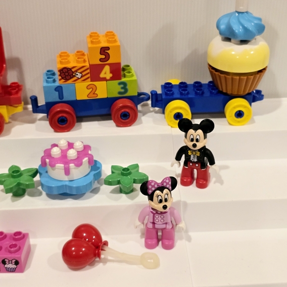 LEGO Duplo Disney Mickey Minnie Birthday Parade with Extras - Picture 9 of 16
